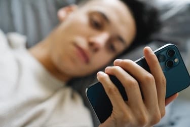 21-dos-adolescentes-ja-deixaram-de-comer-ou-dormir-por-causa-da-internet-veja-como-orientar-seu-filho